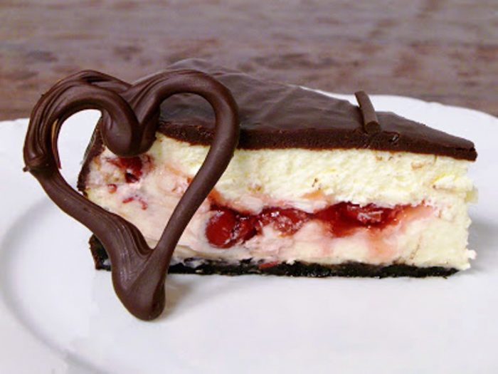 Chocolate-covered-cherry-cheesecake
