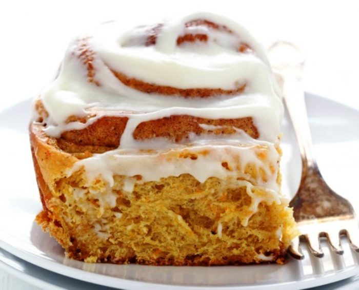 Carrot-cake-cinnamon-rolls-with-cream-cheese-icing
