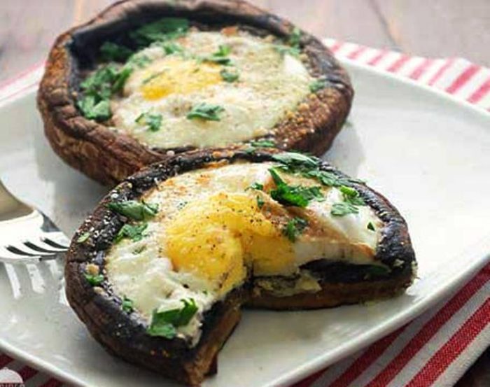 Eggs-baked-in-portobello-mushrooms
