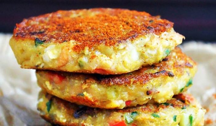These spicy vegan lentil cakes are perfect for satisfying your spicy food cravings! They’re easy to make, protein-rich and have a spicy and smoky flavor.