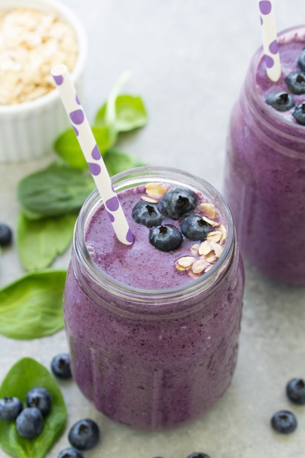 Blueberry-spinach-breakfast-smoothie