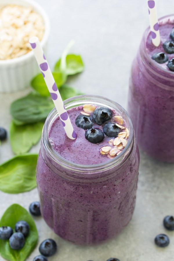Blueberry-spinach-breakfast-smoothie