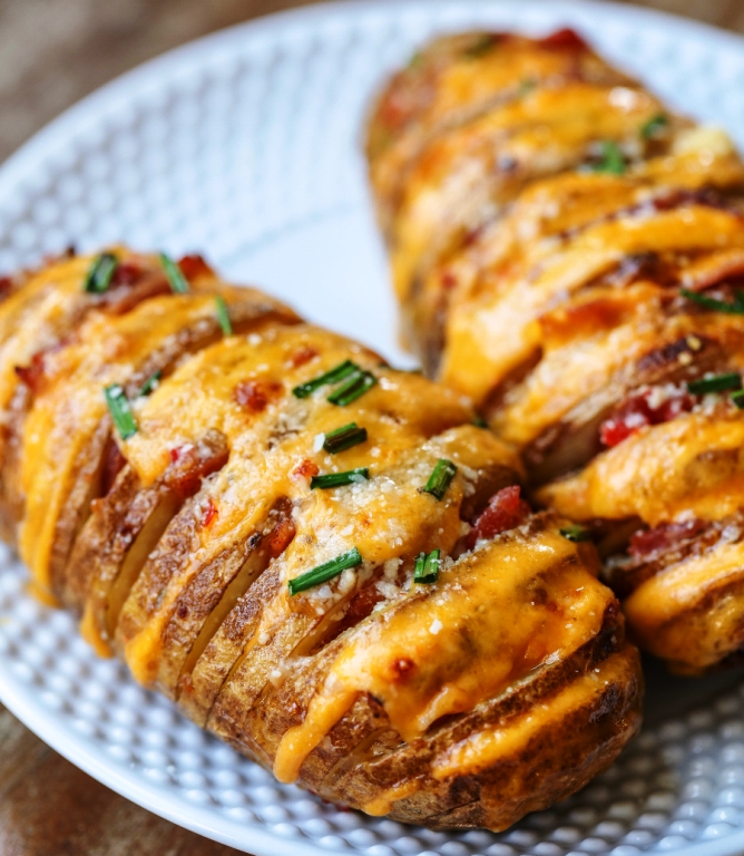 Cheesy Hasselback Potatoes stuffed with cheese, bacon and so much flavor. It’s one of the yummiest ways to serve potatoes.
