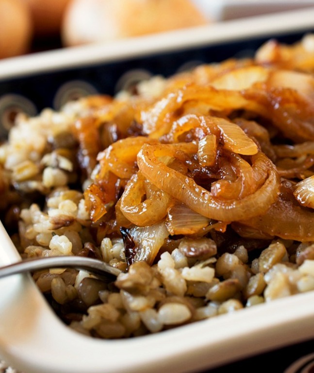 Don’t be fooled by the simple ingredients in this Mujadarra. This classic dish is absolutely delicious