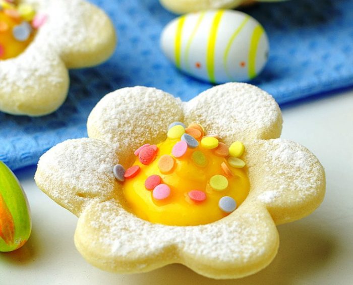 EASY EASTER MINI LEMON TARTS – are the most refreshing little bite of something sweet and delicious! Simple, quick and easy dessert is perfect idea for Easter