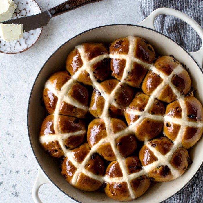 Vegan-hot-cross-buns-with-dark-chocolate-sour-cherries