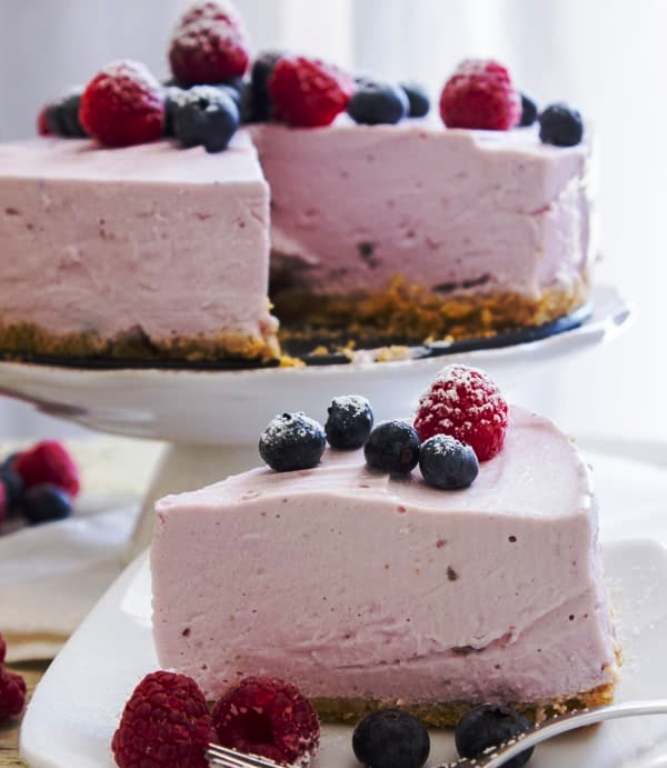 No-bake-greek-yogurt-berry pie