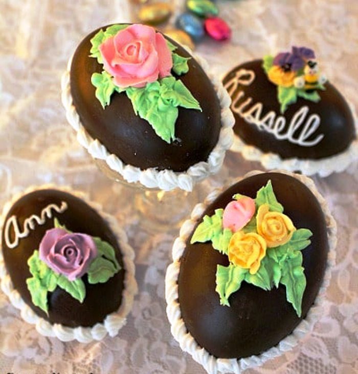 Here’s an Easter treat that is decorative, delicious and filled with whatever you please. A hollow chocolate egg can hold jelly beans, chocolate eggs, marshmallow bunnies, or even money.