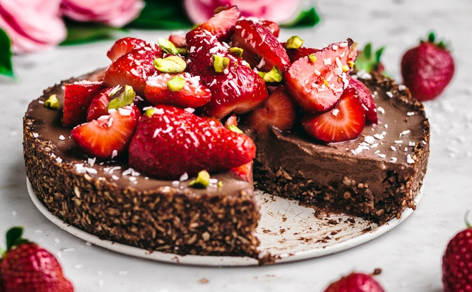 Chocolate-coconut-pie-strawberries