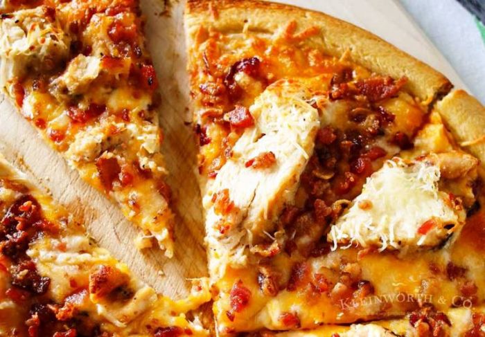 Grilled-chicken-bacon-pizza-with-garlic-cream-sauce