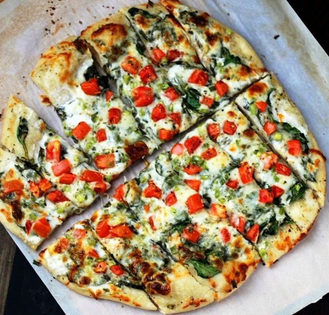 Spinach-tomato-ranch-pizza
