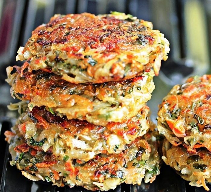Homemade-hash-browns-with-spinach-and-carrot