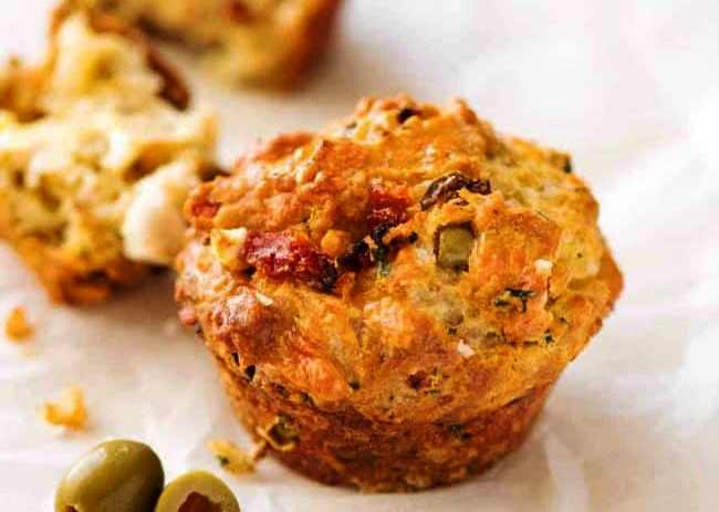 Fetta-salami-and-capsicum-savoury-muffins