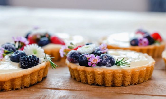 Easy-sugar-cookie-fruit-tarts