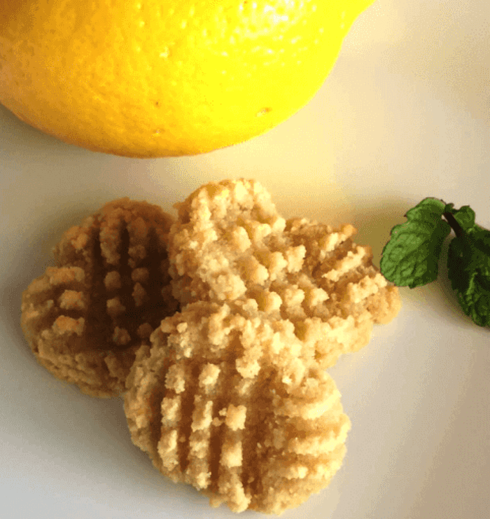 Looking for a delicious, easy lemon cookie recipe that’s clean eating, Paleo-friendly, and doesn’t contain any weird ingredients? Well, today’s your lucky day, friend! I’ve got the easiest recipe for soft, buttery, sweet and slightly tart lemon cookies.