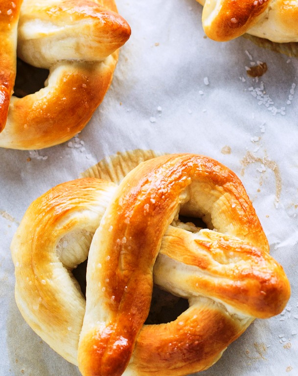 pretzels made from the dough kneaded in the bread machine
