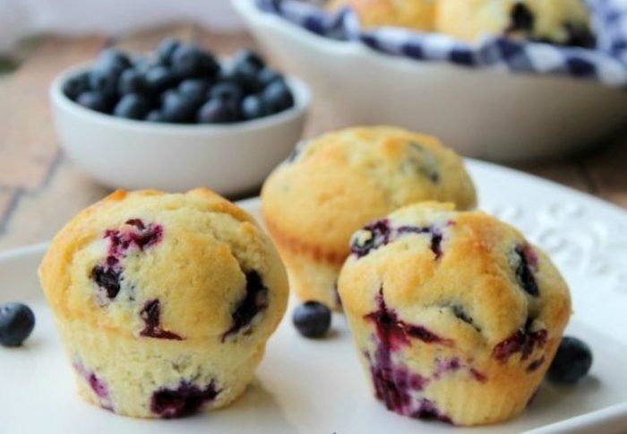 share with you these Quick and Easy Blueberry Muffin Recipe. You only need one bowl so you know it’s really simple.