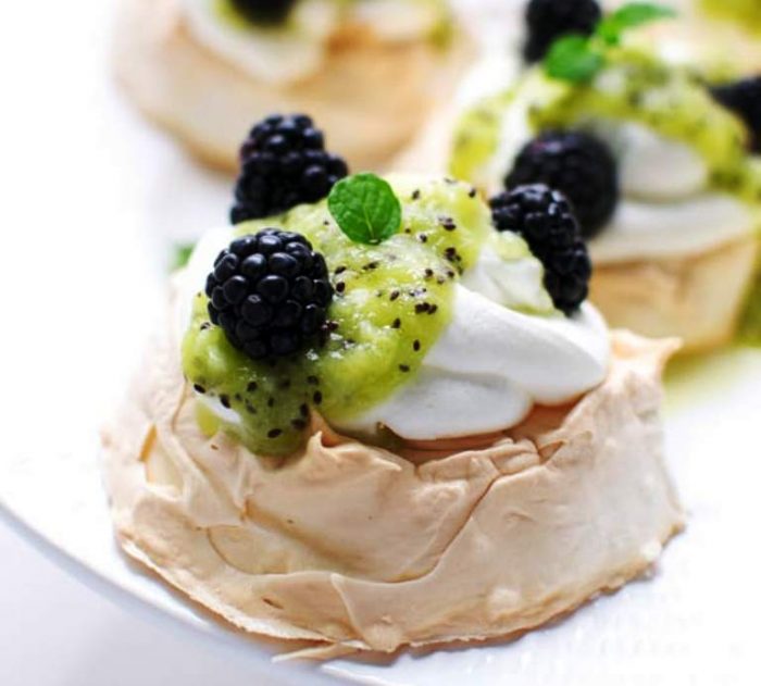 Blackberry-kiwi-mini-pavlova