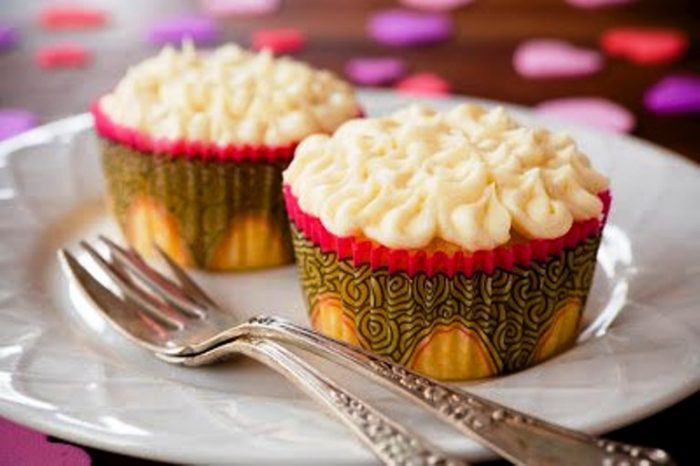 The passion fruit cupcakes are unique and tropical and they express more than just a friendly, hand-holdy kind of love.