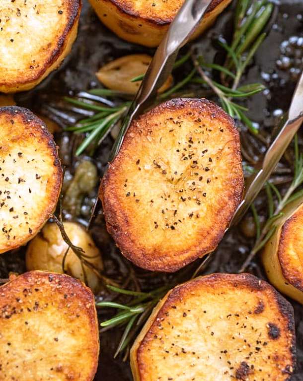 Crispy on the outside, tender and creamy on the inside, cooked with butter and a hint of garlic, these Rosemary Fondant Potatoes make a simple, yet elegant, side dish!
