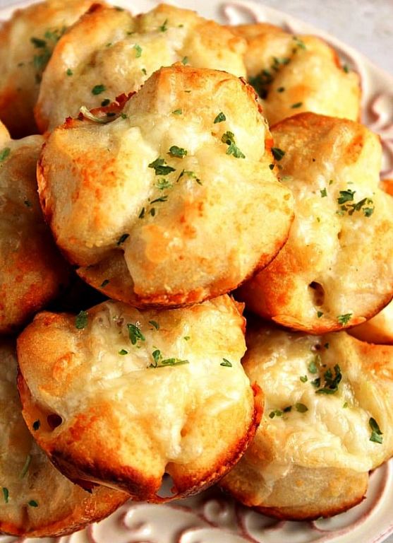 Garlic-parmesan-pull-apart-rolls-recipe