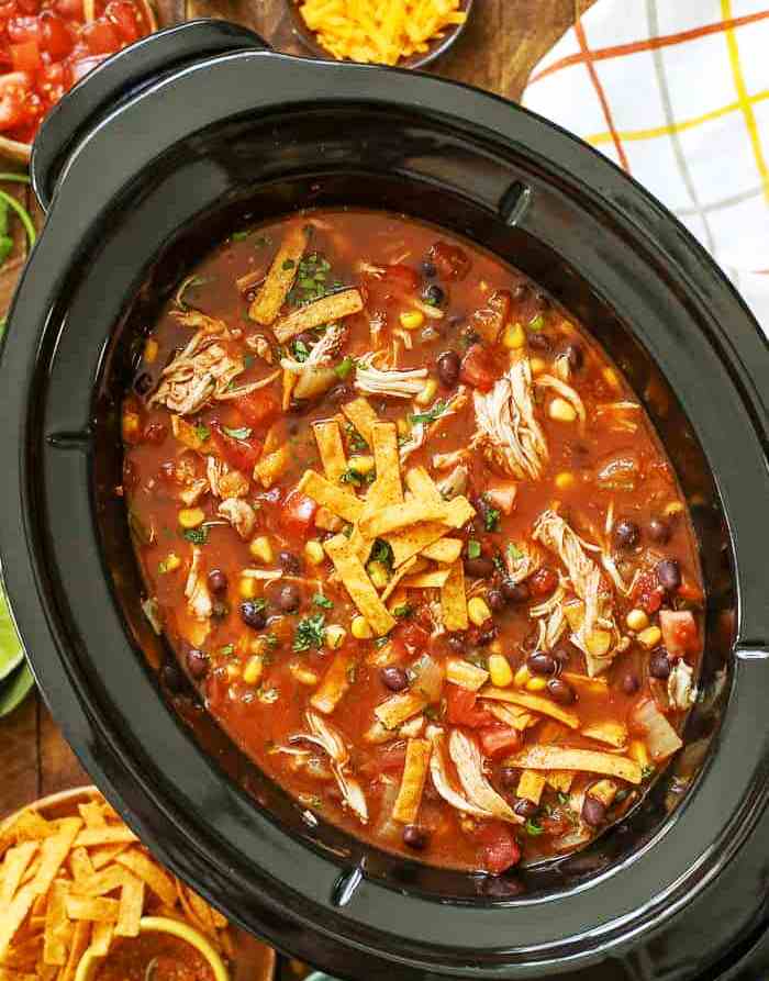 Slow-cooker-chicken-tortilla-soup