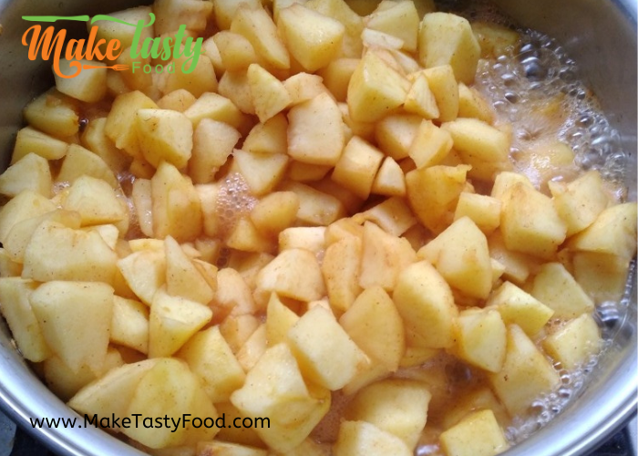 apple sauce cooking