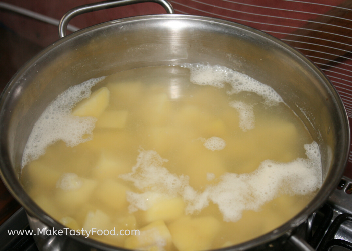 boiling cut potato for potato salad