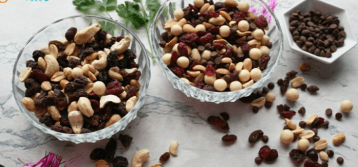 Two Easy Holiday Snacks mix recipe ideas. Quick and simple idea for healthy Christmas holidays savory or sweet appetizers for family.