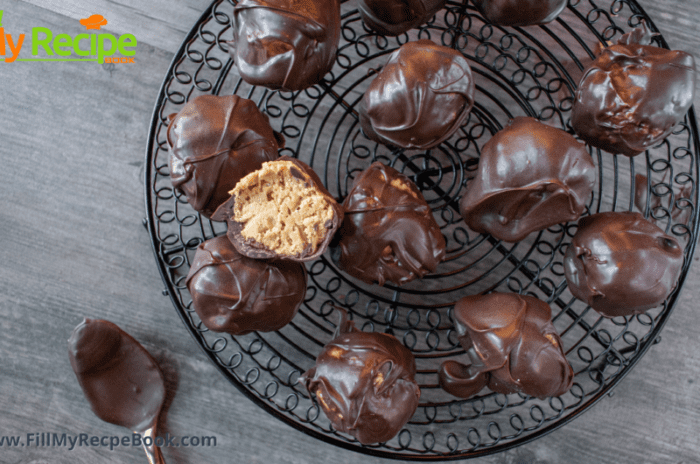 Chocolate and Peanut Butter Balls recipe. A no bake protein energy snack with peanut butter, mixed graham crackers covered in dark chocolate.