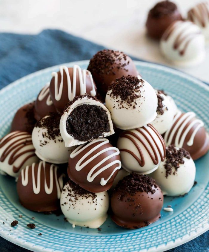 Oreo Balls Oreo Truffles are the perfect treat for any occasion! They only require three ingredients, they couldn’t be easier to make and they taste unbelievably delicious. 