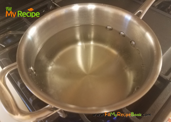 pot of water, How to Cook Basic Oat Breakfast recipe on the stove top in just a few minutes. Rolled oats blended retain their oils, a healthy choice.