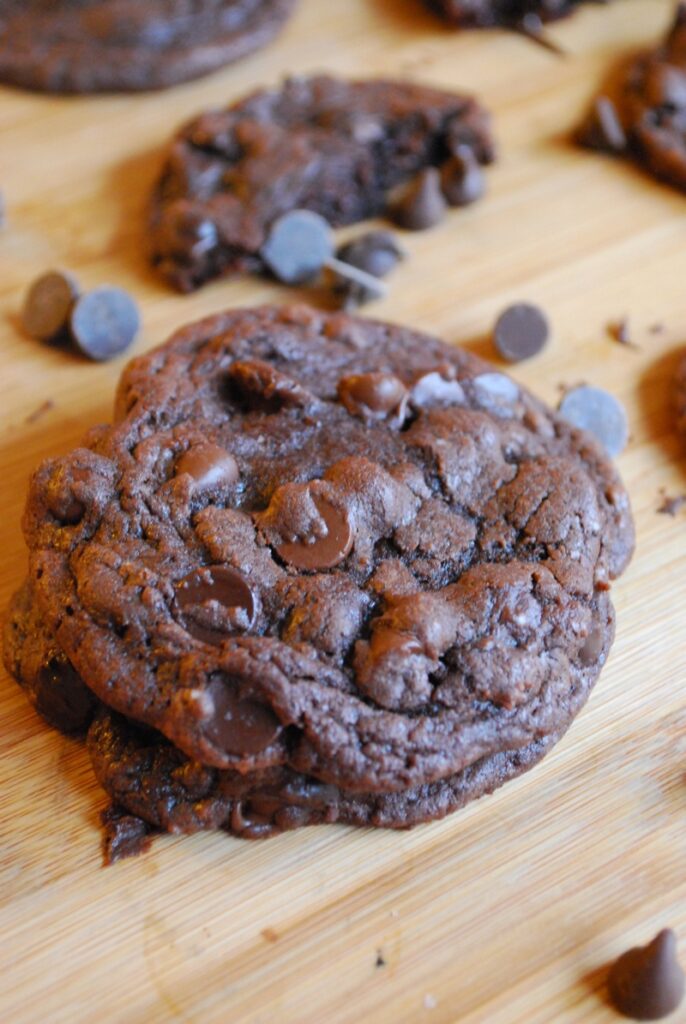 These cookies occurred during one of those temporary mental glitches…as well as eating three baskets worth of fries at Red Robin, buying 4 new chew toys for Mannie and splurging on a dozen or so new pairs of thigh-high socks. Sigh. 