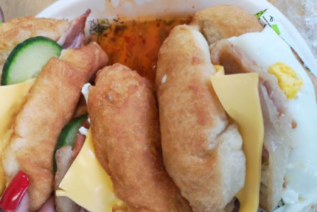 vetkoek-bacon-and-egg-with-salad-filling-9-700x408