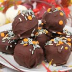 Easy No Bake Oreo Truffle Balls Recipe idea to create with just 3 ingredients. Cream Cheese and chocolate snack for a dessert or appetizer.