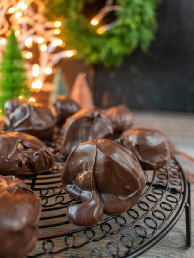 24 Easy Valentines Snacks Recipes. Simple enough for kids to make and healthy choices for savory or sweet heart shaped eats for tea time.