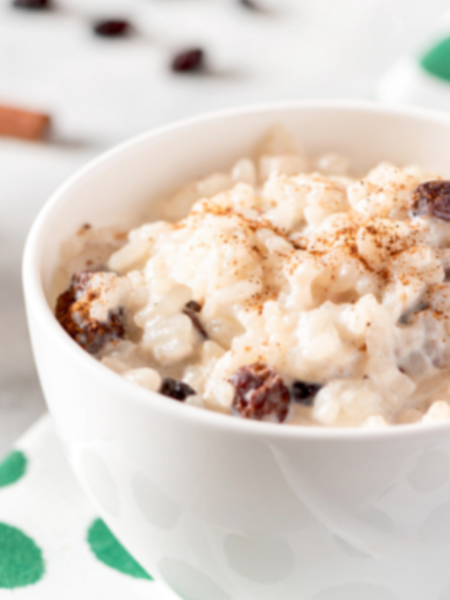 Creamy Raisin Cinnamon Rice Pudding recipe. Easy traditional old dessert for a simple stove top boil, cook idea and condensed milk.