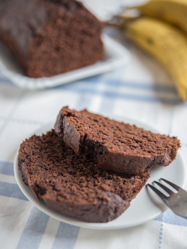 Healthy Moist Chocolate Banana Bread recipe with 100 % cocoa and chocolate chips. The best easy all in one bake, no eggs, no butter, dessert.