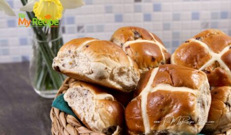 Achieve these perfect Easy Bread Machine Hot Cross Buns recipe. These traditional spiced buns are perfect oven baked during Easter.