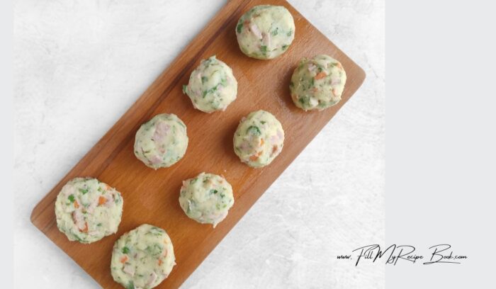 Divide the mixture into 8 equal parts. With damp hands, roll each part into a ball. Place the balls on a board greased with vegetable oil.