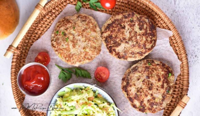 Delicious fried chicken burgers with cabbage and onion, with a tangy mustard and garlic flavor.