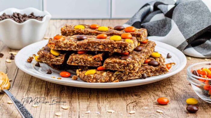 Store bars in the refrigerator or freezer and enjoy!
Fuel busy school days with these Healthy no-bake Reese’s Pieces snack bars. High-protein, and perfect for lunchboxes or on-the-go snacks.