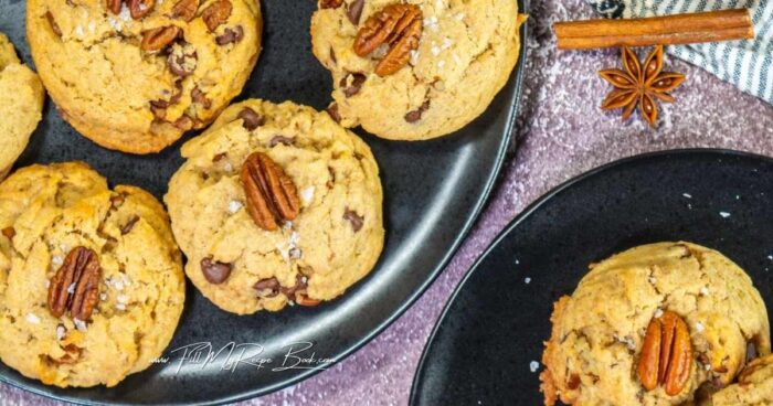 For the holidays, make them in bulk and store them.

Once completely cooled, store the cookies in an airtight container at room temperature for up to 4–5 days. To keep them soft and chewy, place a small piece of bread in the container.

Cookie dough can be refrigerated for up to 48 hours before baking. For longer storage, freeze portioned dough balls for up to 3 months and bake straight from frozen, adding 1–2 minutes to the baking time.