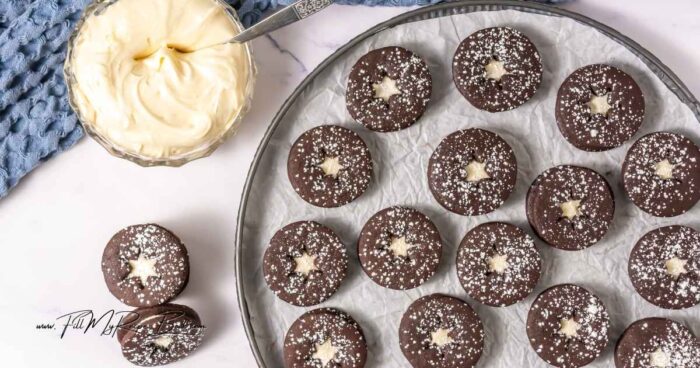 Sprinkle with a dusting of powdered sugar.