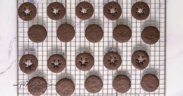 For the recipe, find it attached and use online with the cook mode.
Bake in the preheated oven for 9-10 minutes or until the centers are set.
Allow to cool completely before assembling.