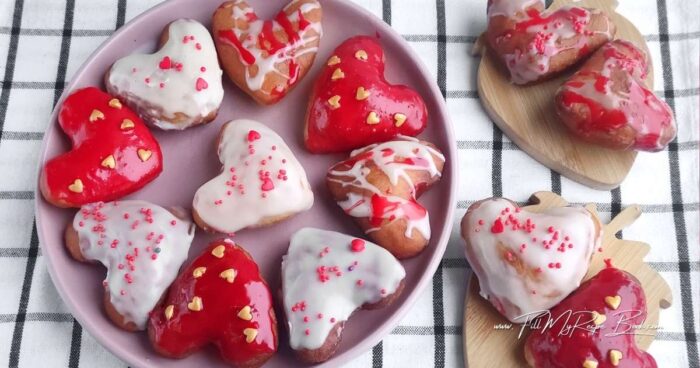 Tint the remaining glaze red and decorate the donuts. Sprinkle with sprinkles, hearts, and dried strawberry powder.