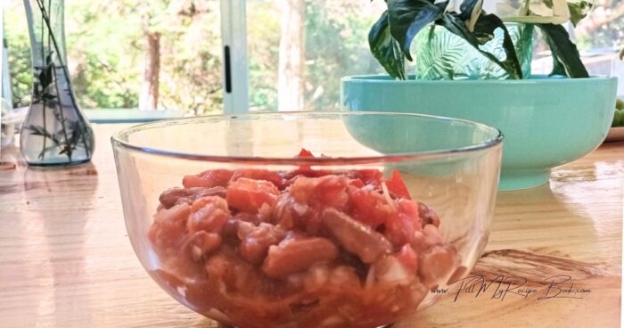 Is this baked bean salad suitable for picnics and potlucks?
Yes. It's easy to transport, can be prepared ahead of time, and is always a popular side dish at barbecues, potlucks, family gatherings, and summer parties.